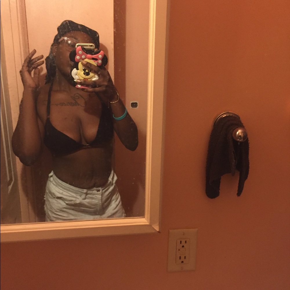 Meet your Posher, Vee